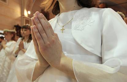 ANKETA Koliko novca mislite da treba dati za prvu pričest?