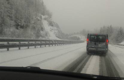 Gorski kotar: Zimski uvjeti na autocesti A6 zbog snijega