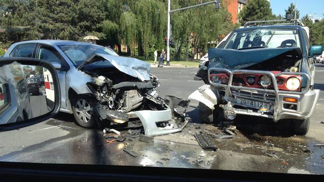 Nissanom je oduzeo prednost VW Polu i teško se ozlijedio