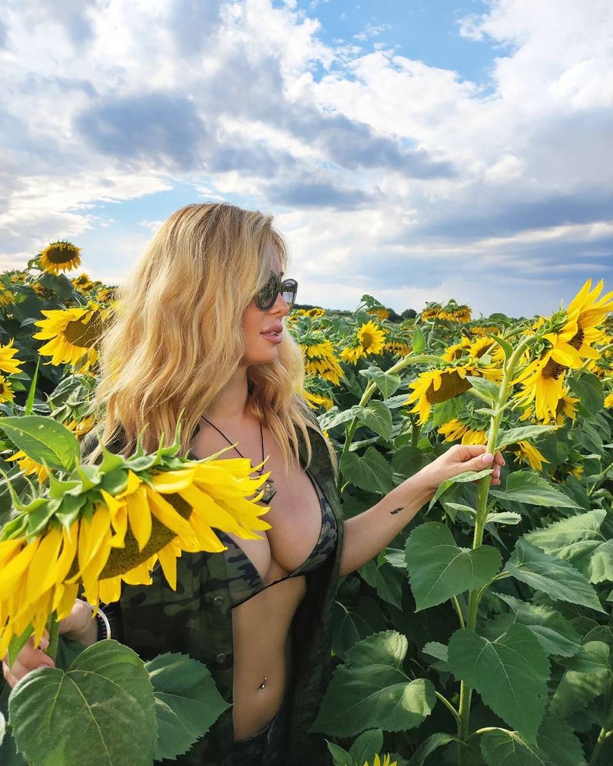 Lidija Bačić opet časti, smjestila se između palmi i pokazala sve atribute: 'Divlja i slobodna!'