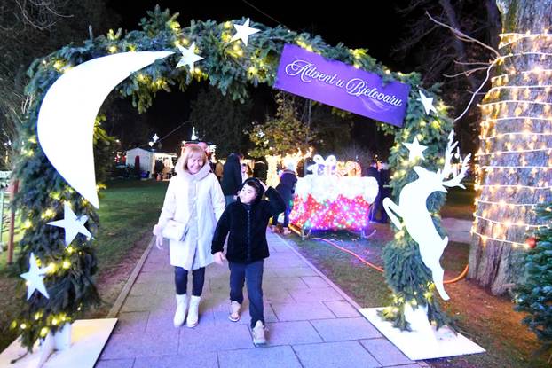 Bjelovar: Grad nikad ljepši u blagdanskom ruhu, a i advent je naraskošniji ikad