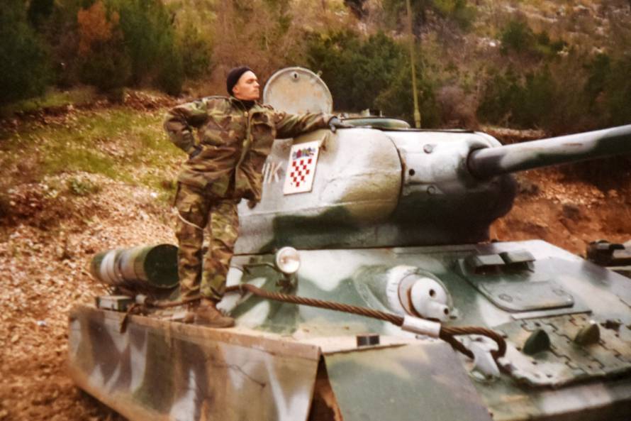 Okrutno smaknuo oca i majku: 'Nitko ne vjeruje što je učinio'