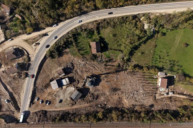 Pogled iz zraka na selo Donja Jablanica mjesec dana nakon razornih poplava i klizišta