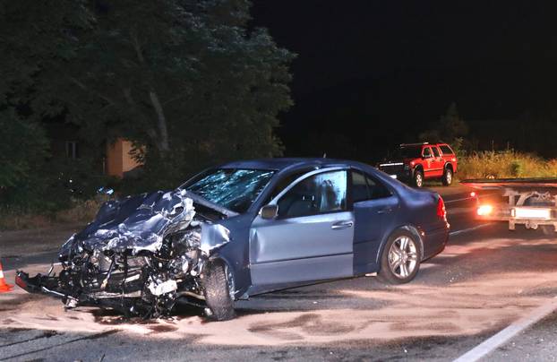 Dicmo: U teškoj prometnoj  nesreći smrtno stradale dvije osobe.