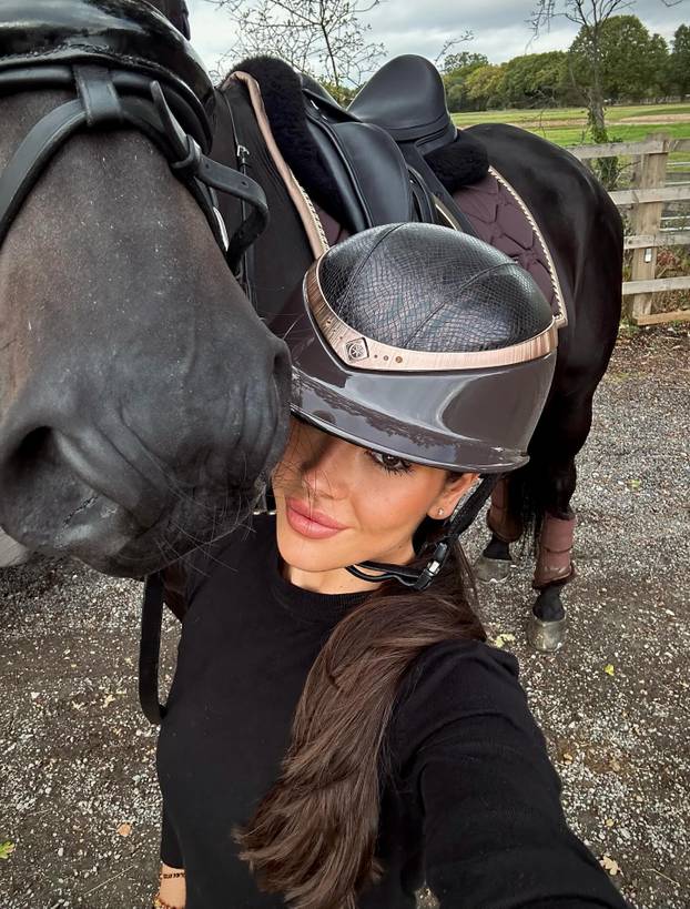 FOTO Kći slavnog nogometaša obožava konje i jahanje. Proslavila se na 'Otoku ljubavi'