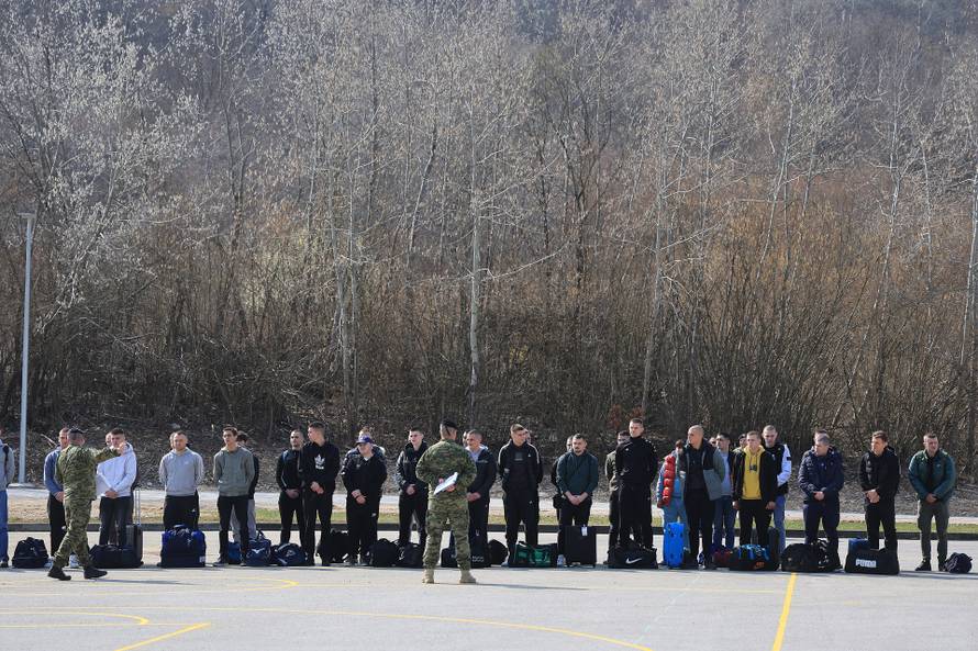 Ministar Anušić i general Kundid na prvom danu TVO-a na Slunju