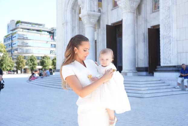 Beograd: Aleksandra Prijović i Filip Živojinović krstili kćer na dan kad  se rodila 