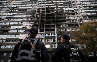 Novi masovni ruski napadi: U Kijevu je planula zgrada, napali su i energetska postrojenja