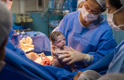 Namrgođena beba je hit: Tek se rodila, a već je složila 'facu'