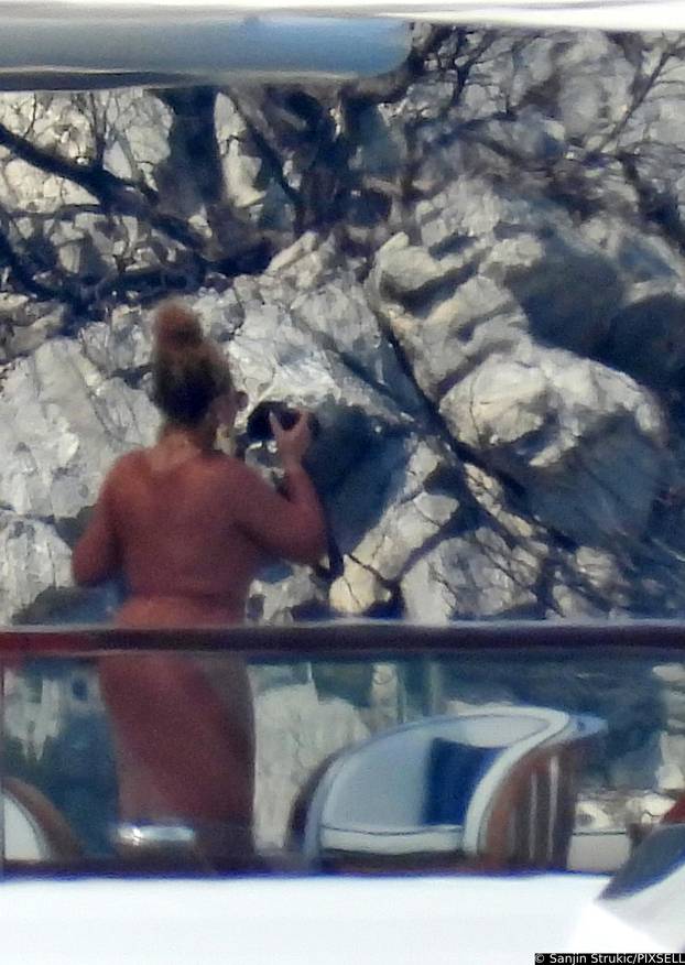 EKSKLUZIVNO: Beyonce i Jay-Z nakon doručka i kave na jahti fotografirali obalu uz koju plove