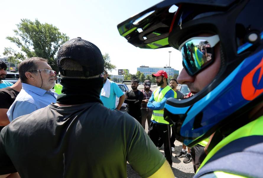 Zagreb: Radnici Wolta koji prosvjeduju okupili su se ispred Velesajma