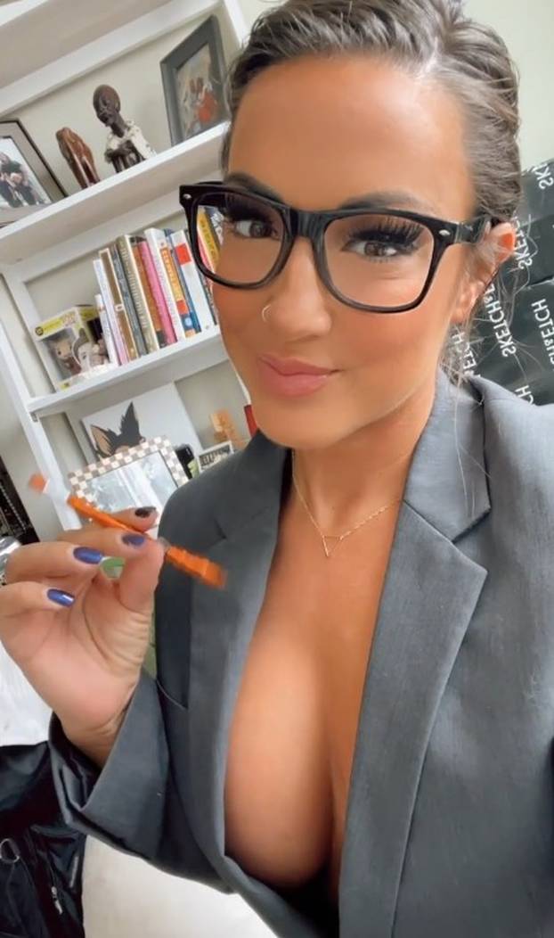 FOTO Učiteljica postala zvijezda filmova za odrasle: 'Muž se ne ljuti. Skupljam novac za azil'