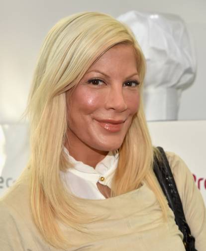 FOTO Tori Spelling prvi put išla 'pod nož' sa 16 godina: Kroz karijeru često šokirala izgledom