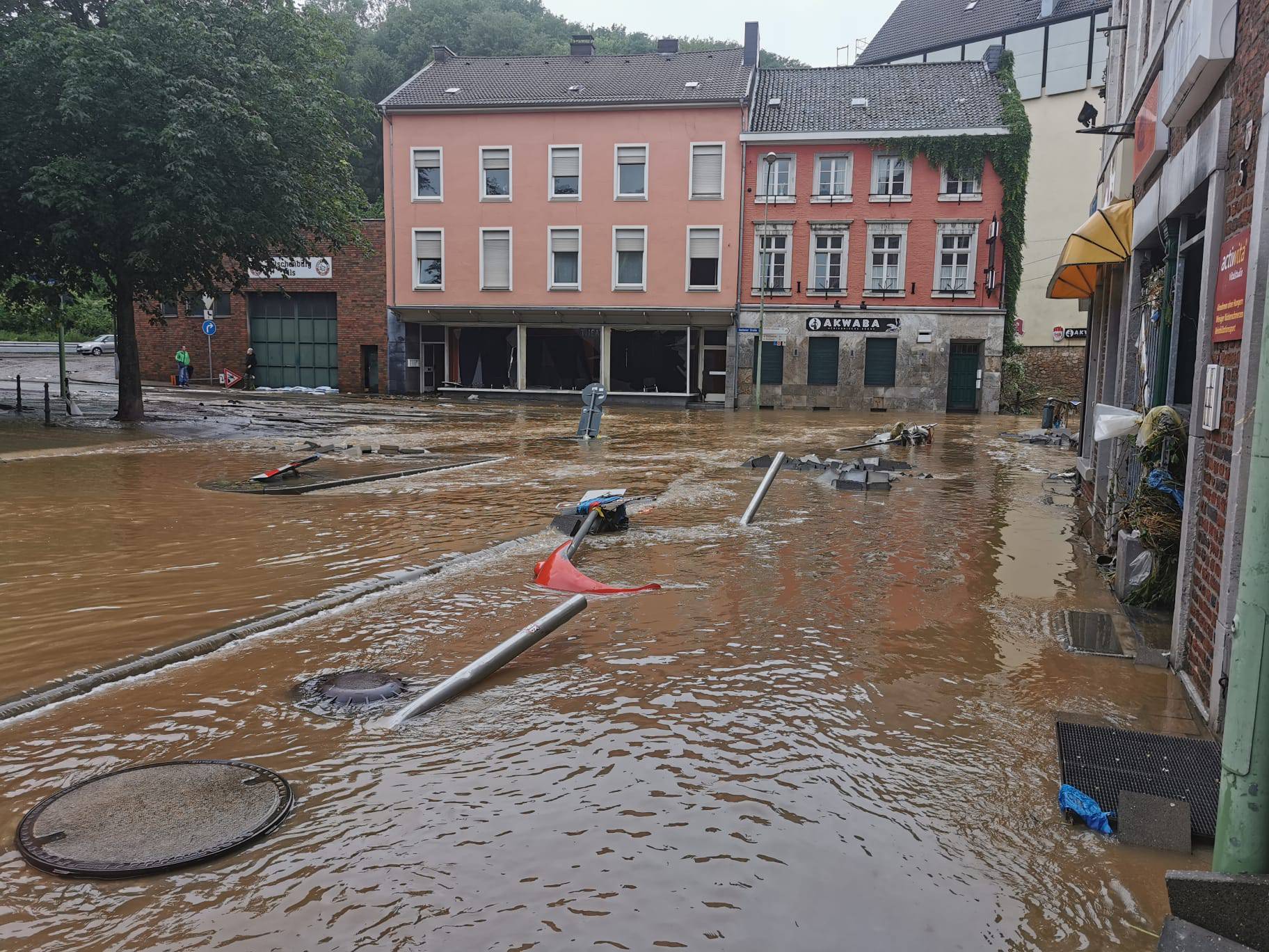 VIDEO Hrvat o poplavama u Njemačkoj: 'Grozno je, ostali smo bez struje, a imamo bebu'
