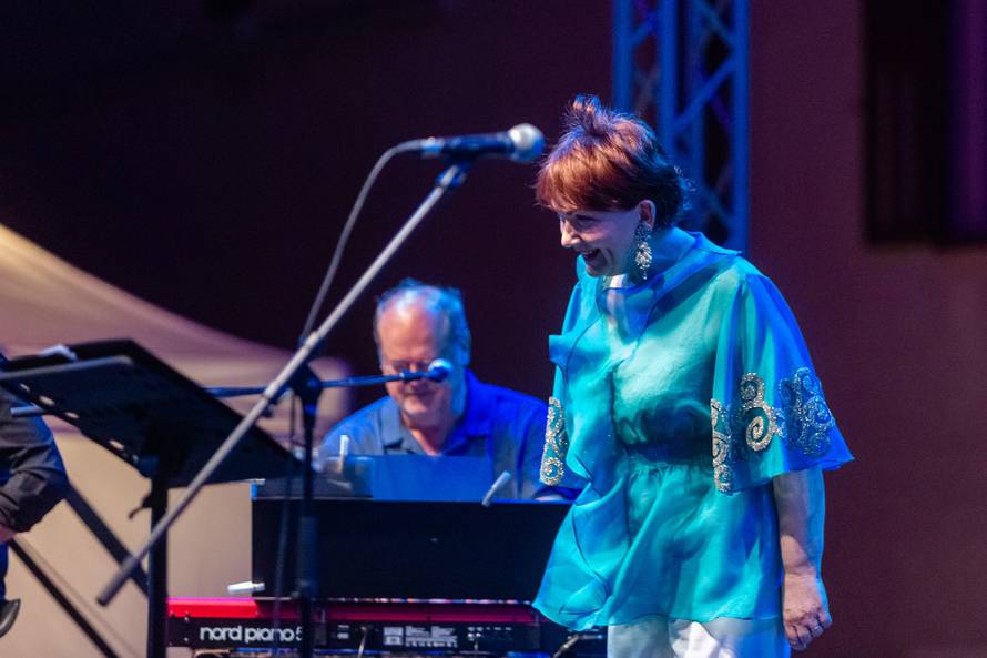 Vela Luka: Koncert "Vrijeme ljubavi" Zorice Kondže i orkestra Joška Banova