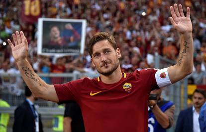 Totti želio promašiti penal na oproštaju za zahvalu 'tifosima'