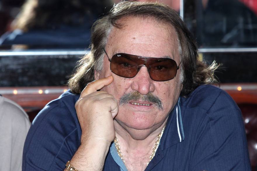 Od tapetara i golmana do glazbene legende: &Zcaron;ivotna pri&ccaron;a Miše Kova&ccaron;a koja dira u srce!