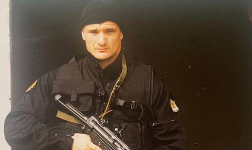 Cro Cop podijelio fotografiju na društvenim mrežama s puškom u ruci i izazvao brojne reakcije