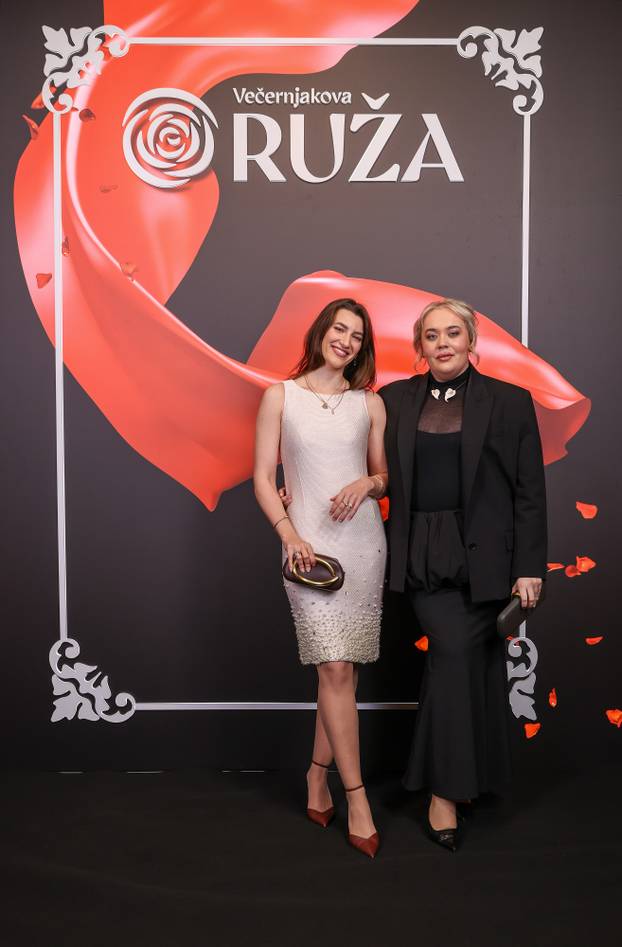 Zagreb: Uzvanici na dodjelu medijske nagrade "Večernjakova ruža" u Hrvatskom narodnom kazalištu