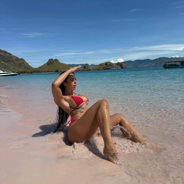 Najzgodnija čuvarica u zatvoru: 'Žene zatvorenika su me mrzile, a sada zarađujem dvostruko'