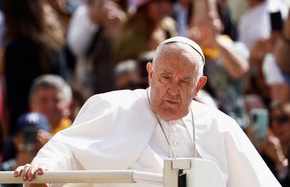 Papa Franjo ponovio vulgarnu riječ za LGBT ljude? 'Pede*luk se osjeti u zraku u Vatikanu...'
