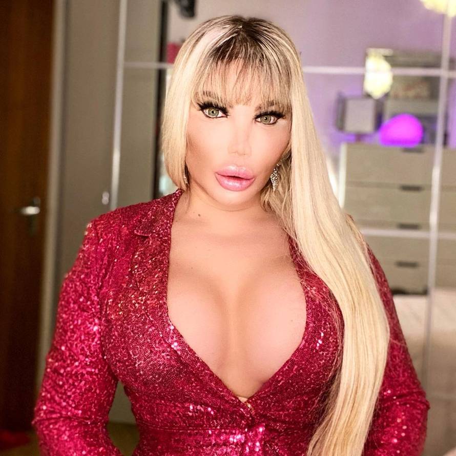 Bivši 'ljudski Ken' je pokazao obline u badiću: 'Kao diva si'