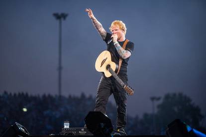 FOTO Ed Sheeran bacio publiku u trans, napravio spektakl na zagrebačkom Hipodromu