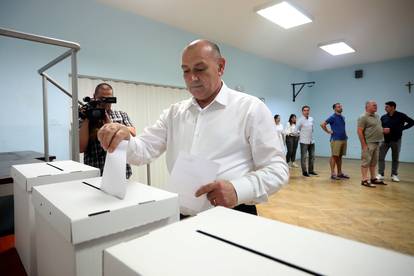 FOTO Izbori u HDZ-u: Plenković  jedini kandidat za predsjednika, pogledajte kadrove s glasališta