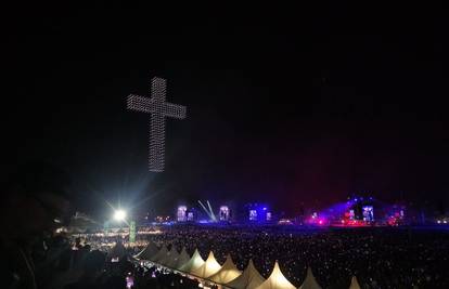 Svijetleći križ, isukani mačevi, ZDS i Thompsonova poruka mladima da 'preuzmu Hrvatsku'