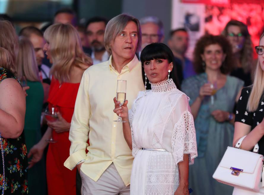 U 2023. godini napustili su nas brojni velikani: Stavros je imao rak, a Matthew Perry se utopio