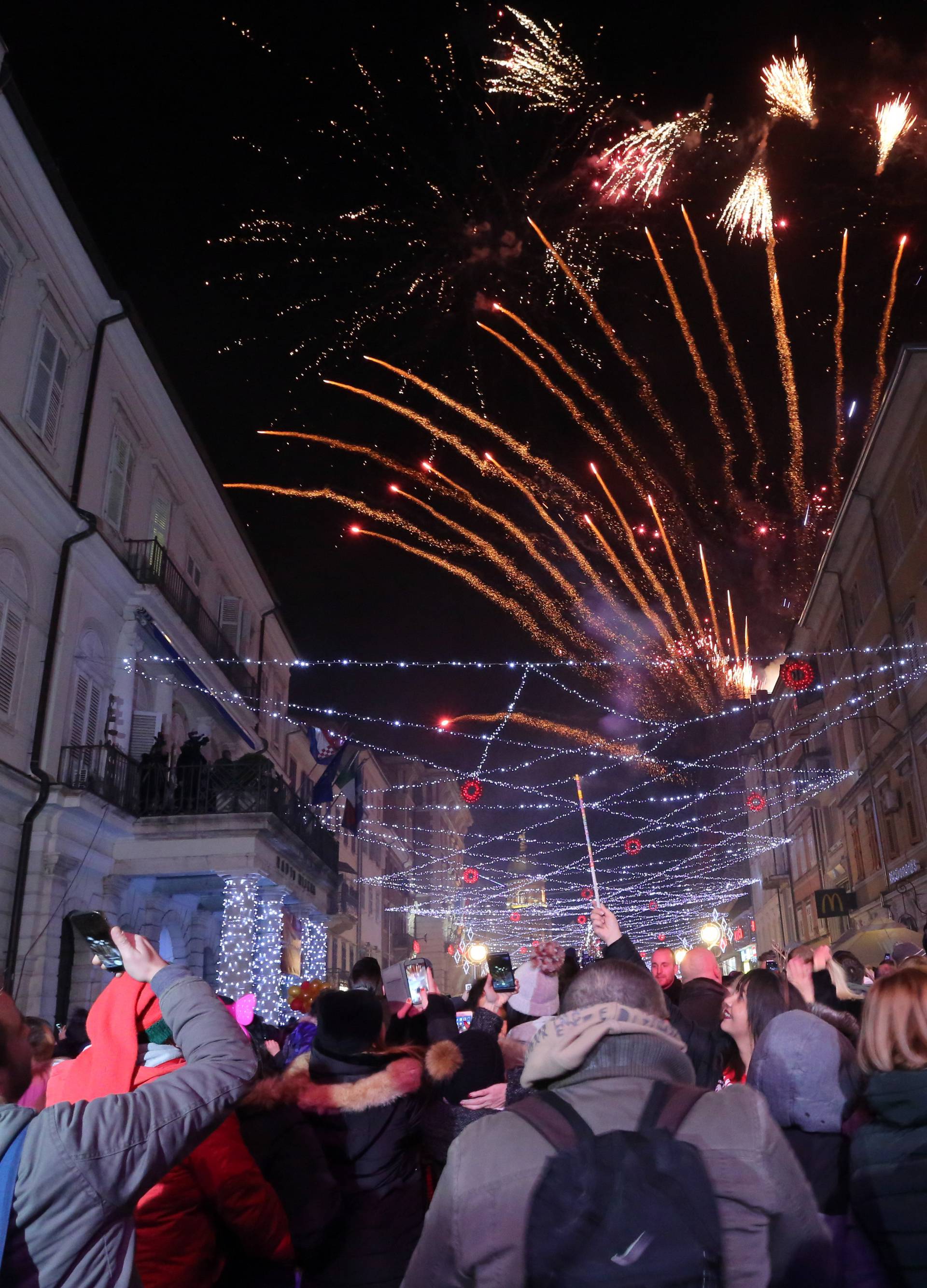 Pogledajte spektakularna slavlja Nove diljem Hrvatske