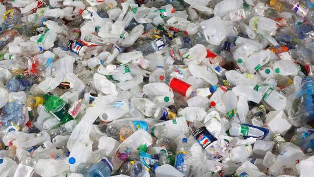 56 tvrtki odgovorno za polovicu onečišćenja plastikom na svijetu