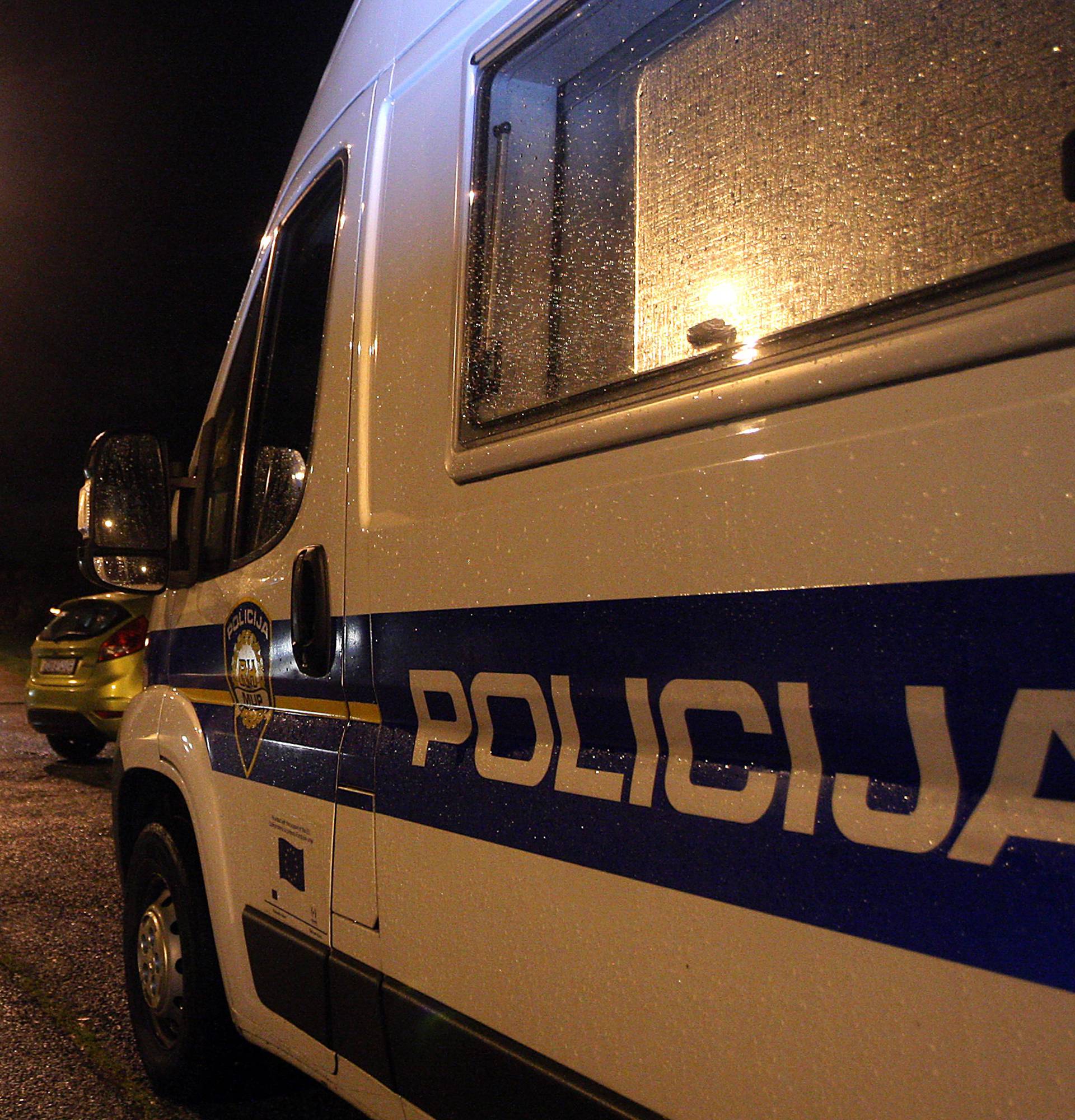 Sudarila se dva auta u Splitu, dvoje ljudi završilo je u bolnici