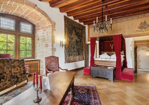 FOTO Dvorci diljem svijeta na prodaju! Neki imaju 200 soba, tamnice, jezera, šume i potoke