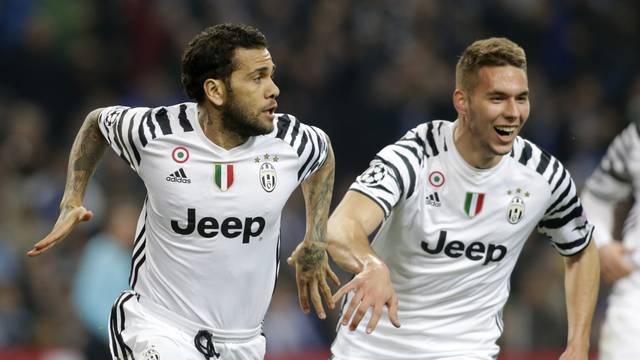 Juventus' Dani Alves celebrates scoring their second goal with Marko Pjaca