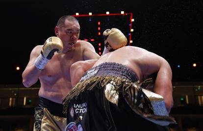 VIDEO Nije znao gdje je: Zhang nokautirao Deontaya Wildera i poslao ga u boksačku mirovinu