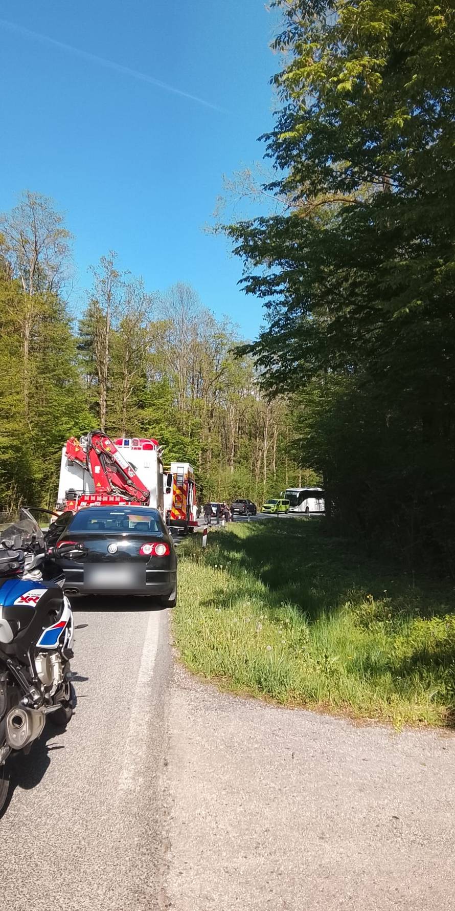 Užas kod Karlovca: Vozač umro tijekom vožnje u autu. Zabio se u drugi, dvoje ljudi ozlijeđeno...