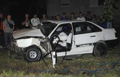 Dvoje poginulih u sudaru dva auta nedaleko Osijeka