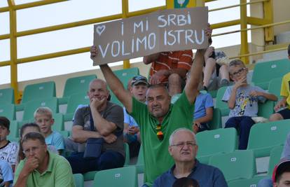 Donio je transparent 'I mi Srbi volimo Istru', publika pljeskala