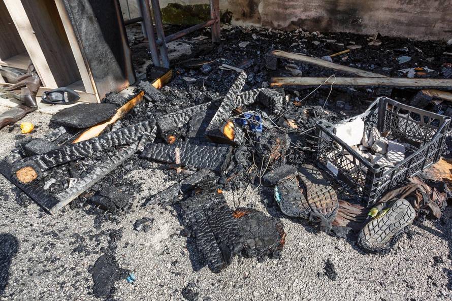 Zagreb: Zapaljen otvoreni ormar u kojem su graÄani ostavljali odjeÄu onima kojima je potrebna