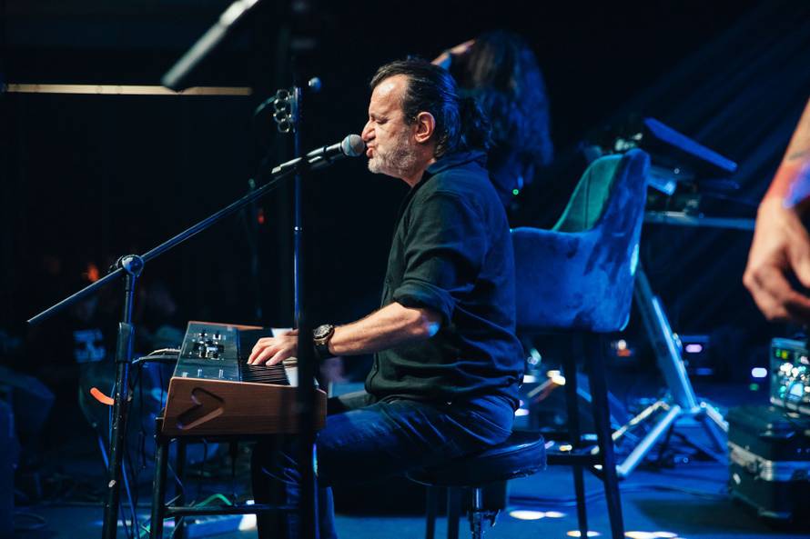 Spektakl za pamćenje – Aca Lukas i Mira Škorić zapalili Globus na Velesajmu!