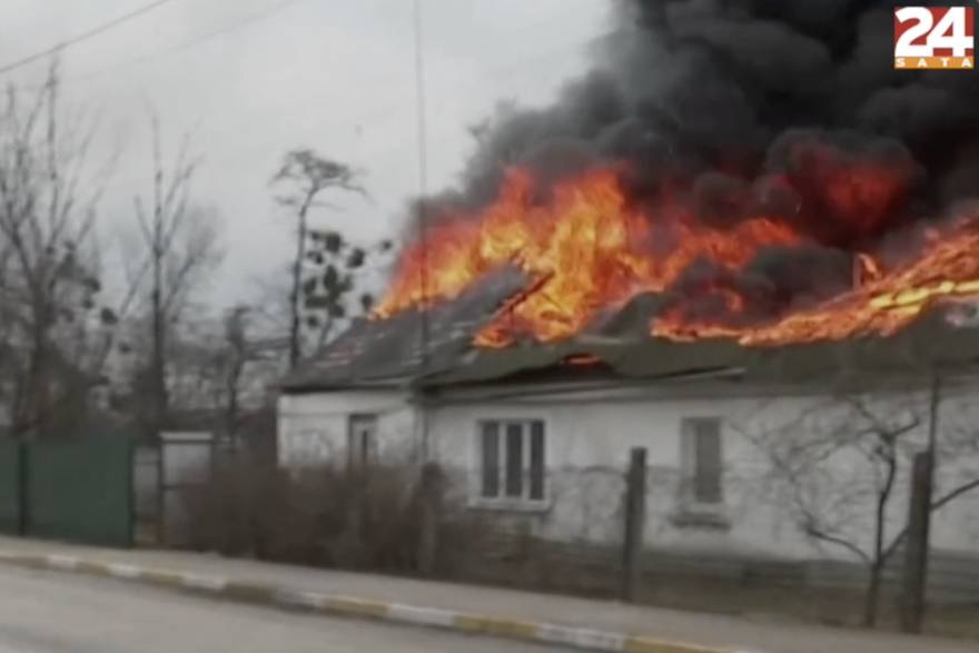 Dom u dimu: Rusko granatiranje pretvorilo je obiteljsku kuću na rubu Kijeva u pepeo