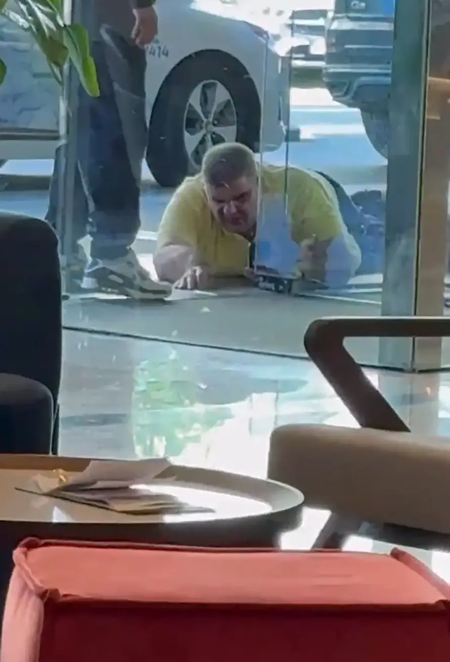 FOTO Drama u Zagrebu: Srpski menadžer brutalno pretučen. Krvav je ležao ispred hotela