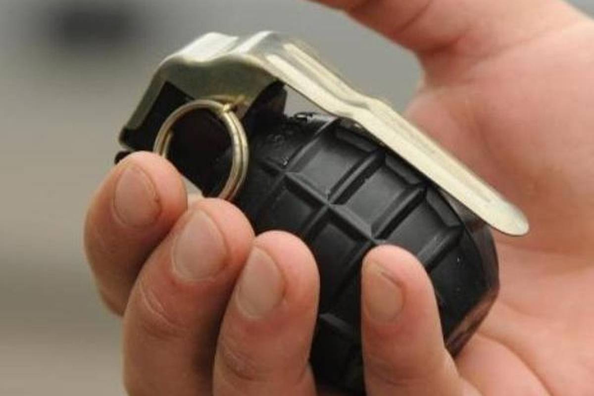 Krao novac i alkohol, a policija mu u kući našla ručnu bombu