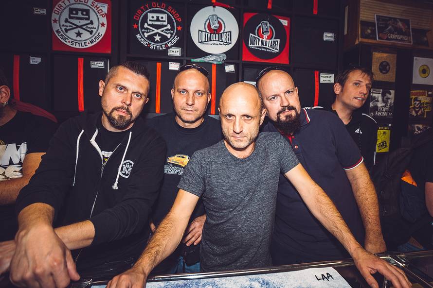 200 fanova Piva, Brkova i Šanka na kvartovskom tulumu