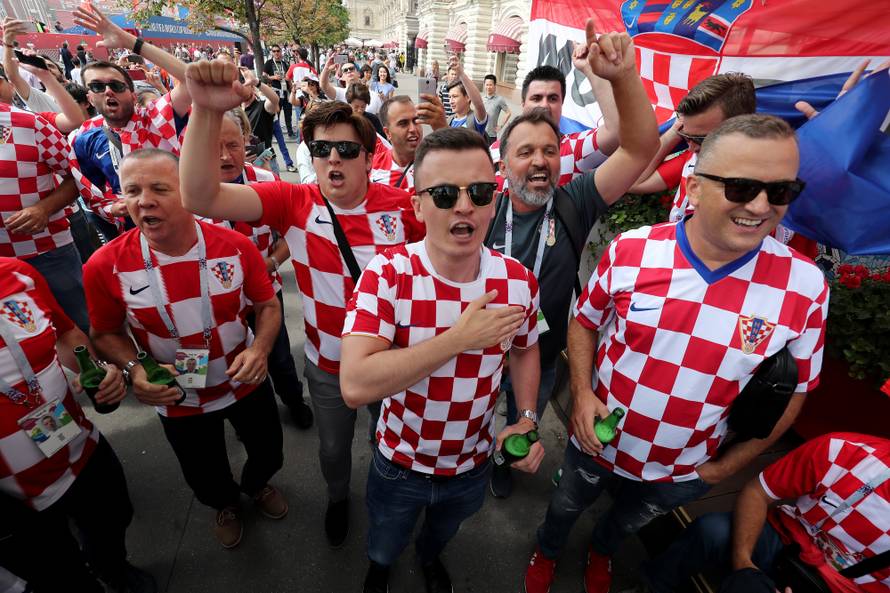 Vatreni navijaÄi u centru Moskve Äekaju poÄetak polufinalne utakmice