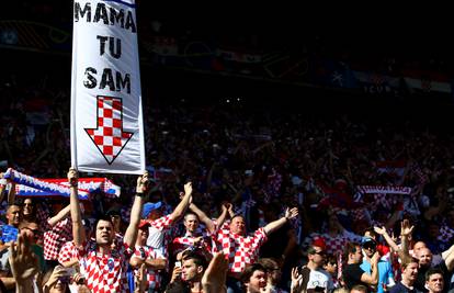 Transparent navijača Hrvatske koji je oduševio: Mama, tu sam