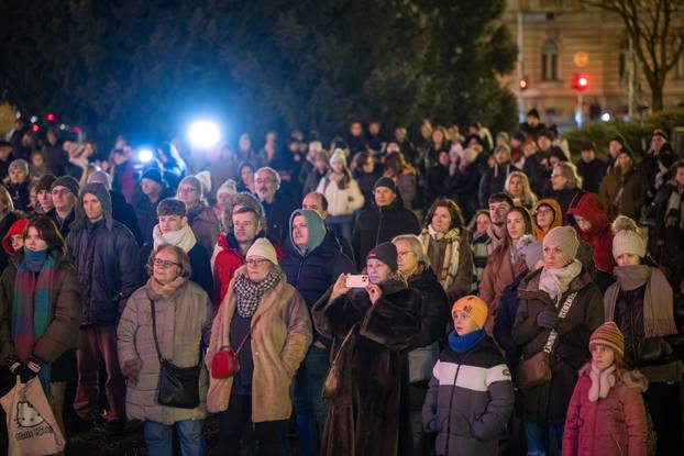 Zagreb: Prijenos baletne bajke Orašar ispred HNK