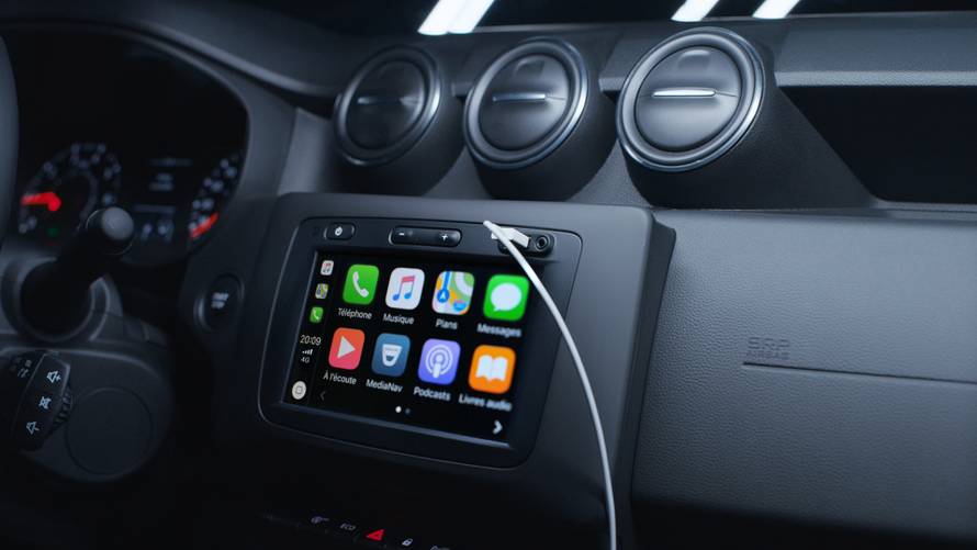 Dodirni zasloni u vožnji su opasniji i od alkoholnih pića