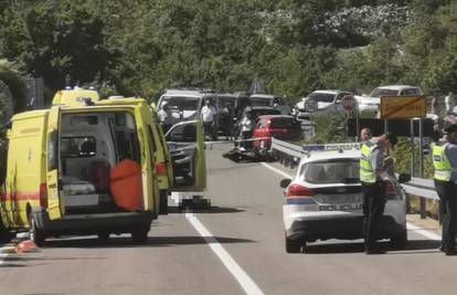 Dvoje mrtvih u teškoj nesreći u Jablancu: Poginula suputnica na motoru (31) i pješak (68)